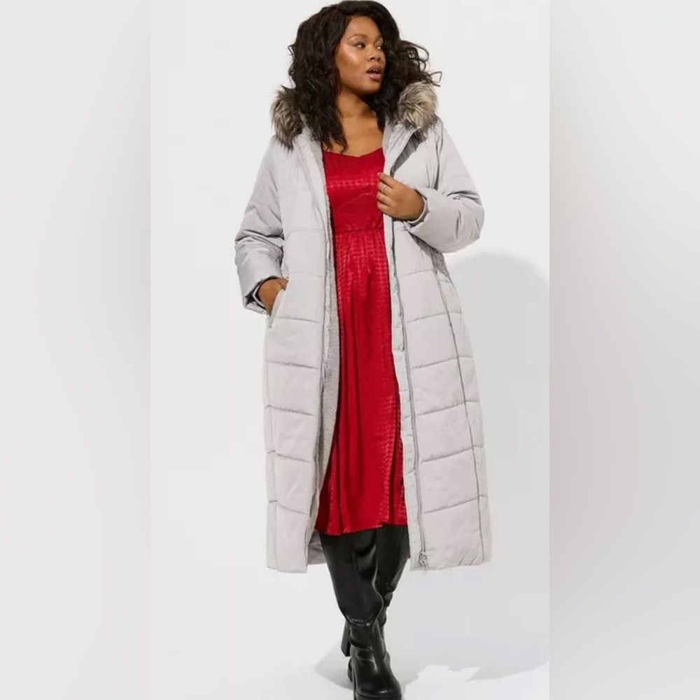 Torrid Maxi Fit & Flare Puffer. Grey. Size 1 (14-16 plus) New with tags!